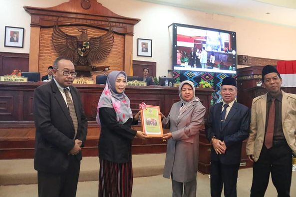 rapat-paripurna-dprd-provinsi-ntb